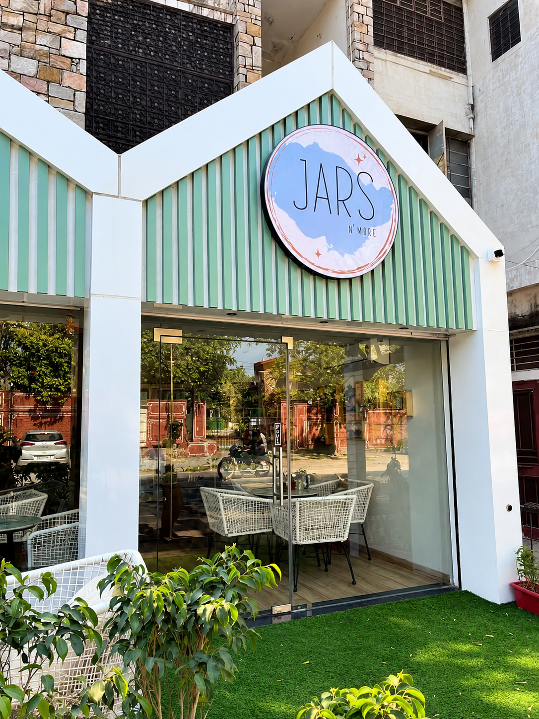 Jar – The Coffee & Dessert House